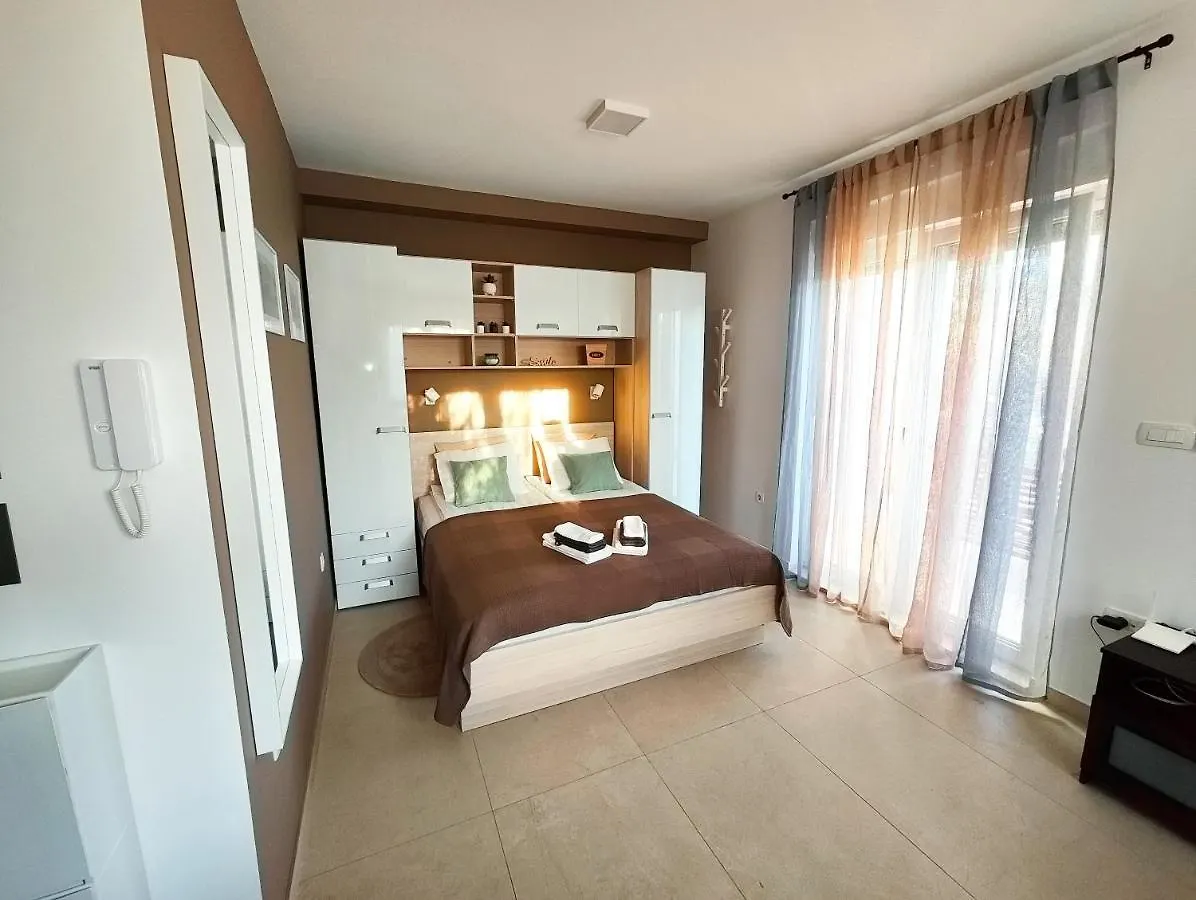 Olives Garden Apartment Trogir 0*,